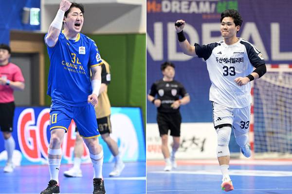 사진 신한 SOL Bank 25-26 핸드볼 H리그 남자부 남자부 4위 싸움 중인 충남도청 최범문과 두산 김태웅, 사진 제공=한국핸드볼연맹