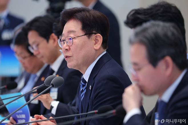 (서울=뉴스1) 이재명 기자 = 이재명 대통령이 17일 청와대에서 열린 공공기관 및 유관기관 업무보고에서 발언을 하고 있다. 2026.4.17/뉴스1  Copyright (C) 뉴스1. All rights reserved. 무단 전재 및 재배포,  AI학습 이용 금지. /사진=(서울=뉴스1) 이재명 기자