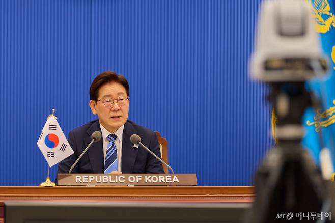 (서울=뉴스1) 허경 기자 = 이재명 대통령이 17일 청와대에서 프랑스와 영국 주도로 열린 '호르무즈 해협 자유항행' 정상회의에 참석해 발언하고 있다. (청와대 제공. 재판매 및 DB 금지) 2026.4.17/뉴스1  Copyright (C) 뉴스1. All rights reserved. 무단 전재 및 재배포,  AI학습 이용 금지. /사진=(서울=뉴스1) 허경 기자