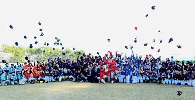 대회를 마치고 시상식 세리머니를 하는 대한유소년야구연맹 선수들. /대한유소년야구연맹 제공