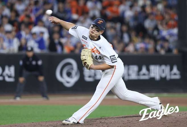 [서울=뉴시스] 프로야구 한화 이글스의 김서현이 14일 대전 한화생명볼파크에서 열린 2026 신한 쏠 KBO리그 삼성 라이온즈와의 홈 경기에 불펜 등판해 공을 던지고 있다. (사진=한화 이글스 제공) 2026.04.14. *재판매 및 DB 금지