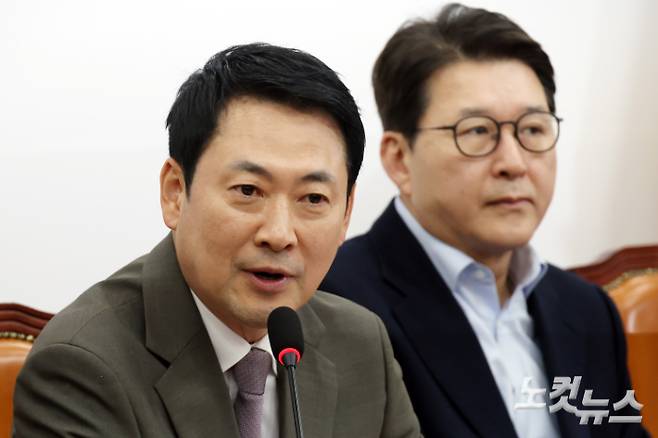 국민의힘 장동혁 대표가 10일 서울 여의도 국회에서 열린 긴급 최고위원회의에서 발언을 하고 있다. 윤창원 기자