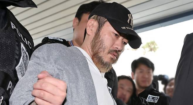 필리핀에서 송환된 '마약왕' 박왕열이 3월27일 의정부지방법원에서 열린 영장실질심사에 출석하고 있다. ⓒ시사저널 임준선