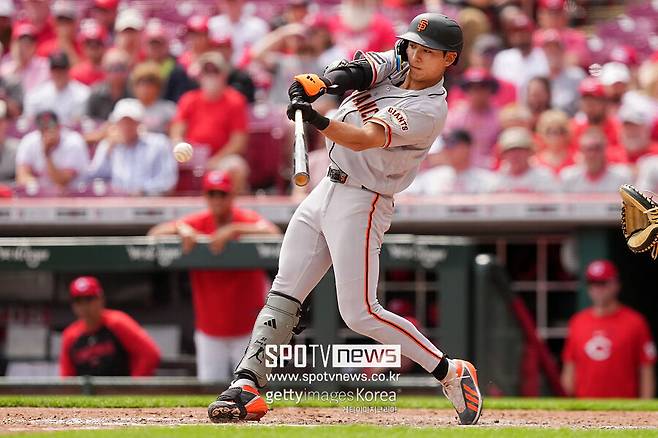 ▲ 샌프란시스코 자이언츠 이정후가 17일 미국 오하이오주 신시내티의 그레이트 아메리칸 볼파크에서 열린 2026 메이저리그 신시내티 레즈와의 원정경기에 5번 타자 겸 우익수로 선발 출전해&nbsp;4타수 3안타 1타점 1득점을 뽐냈다. 최근 6경기에서 타율 0.435를 자랑하는 등 시즌 초반 타격 부진을 깨고 멋지게 부활하는 데 성공했다.