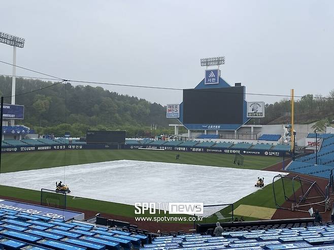 ▲ 17일 대구 삼성라이온즈파크에서 열릴 예정이었던 삼성 라이온즈와 LG 트윈스의 경기가 우천 취소됐다. ⓒ최원영 기자
