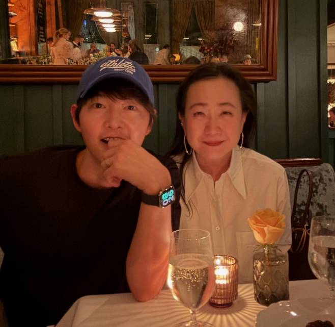 왼쪽부터 송중기, 이민진 작가 /사진=이민진 작가 인스타그램