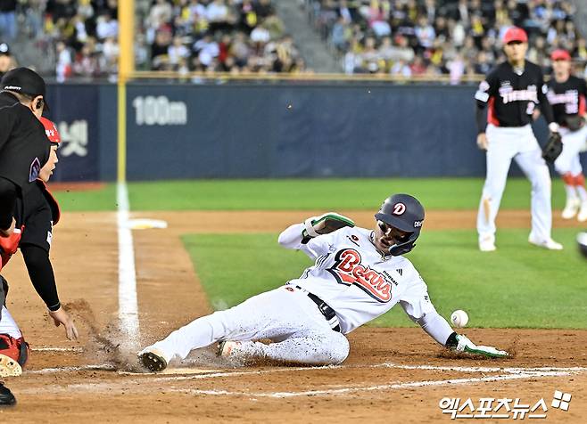 17일 오후 서울 송파구 잠실야구장에서 열린 '2026 신한 SOL Bank KBO리그' KIA 타이거즈와 두산 베어스의 경기, 7회말 1사 1,2루 두산 박찬호가 박준순의 1타점 적시타때 득점에 성공하고 있다. 잠실, 김한준 기자