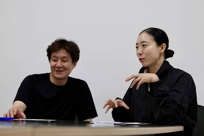 (서울=연합뉴스) 류효림 기자 = 유니버설발레단 '심청'의 강미선 수석무용수와 엄재용 지도위원이 지난 16일 서울 강서구 유니버설발레단에서 연합뉴스와 인터뷰하고 있다. 2026.4.19 ryousanta@yna.co.kr