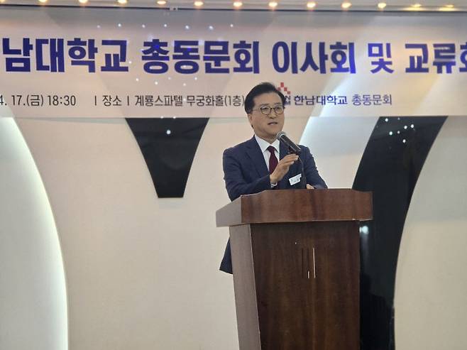 조원휘 대전시의회 의장이 모교에서의 추억을 떠올리며 축사하고 있다.                  사진=한성일 기자