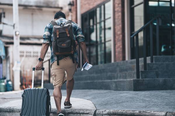 미디어를 통해 여행이 쉽고 유쾌한 일처럼 표현되곤 하지만 여행은 낯선 세계로 진입하는 도전이다. 많은 준비와 마음의 대비가 필요하다. /게티이미지뱅크