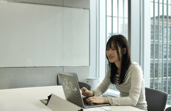 "오타쿠가 오타쿠에게 영업하는 느낌이에요." 김수민 라프텔 마케팅팀 매니저. 여의도 라프텔 본사에서 인터뷰를 진행했다. 사진=ER 이코노믹리뷰 김연제 기자.