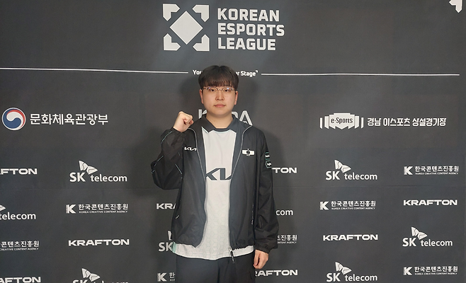 18일 경상남도 진주시 경남e스포츠경기장에서 열린 2026 KEL 배틀그라운드 모바일 본선 1일차 경기서 1위를 차지한 디플러스 기아 '포리코' 김시현.