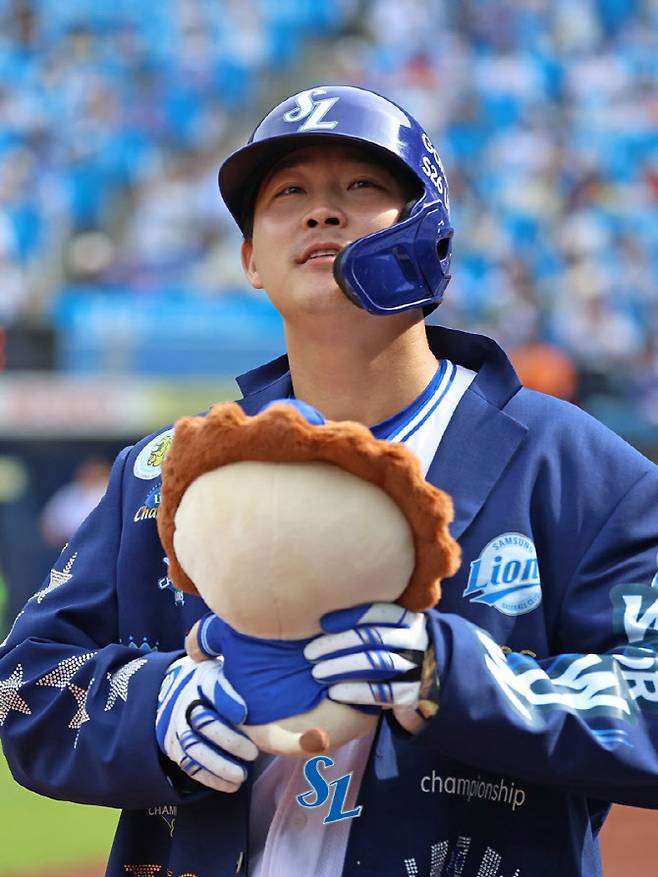 삼성라이온즈 전병우가 홈런을 터뜨린 뒤 세리머니를 펼치고 있다. 사진=삼성라이온즈