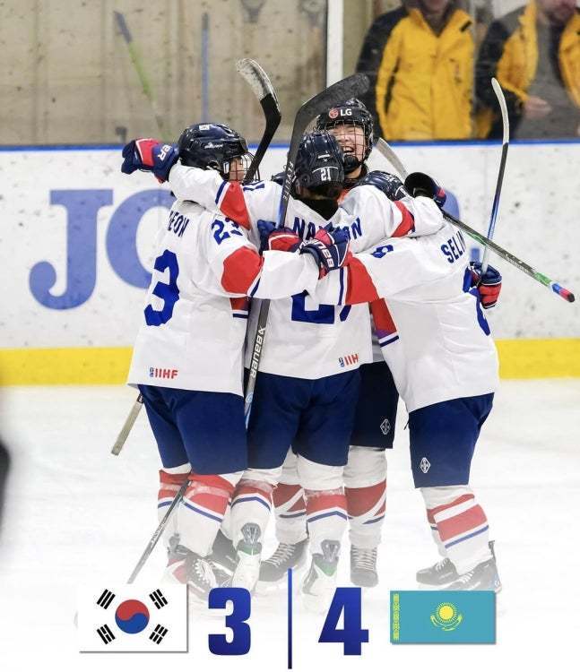 한국 여자 아이스하키가 세계선수권에서 카자흐스탄에 3-4로 패했다.(대한아이스하키협회 제공)