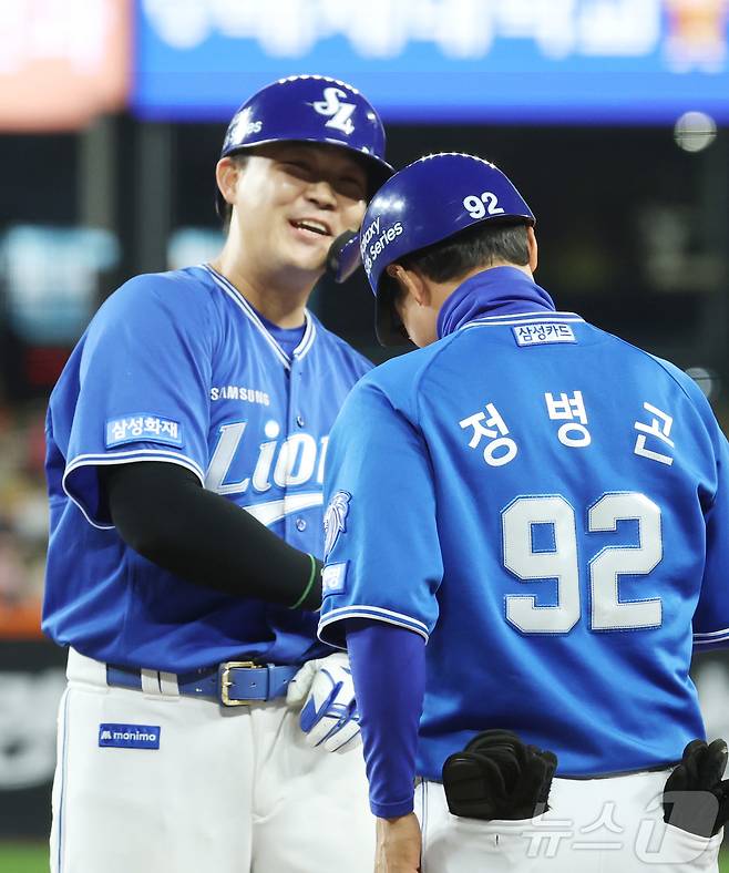 16일 대전 한화생명볼파크에서 열린 2026 신한 SOL KBO리그 삼성 라이온즈와 한화 이글스의 경기가 3회초 한화 2루수 하주석이 뜬공을 놓치며 타점을 올린 삼성 전병우가 미소짓고 있다. 2026.4.16 ⓒ 뉴스1 김기남 기자