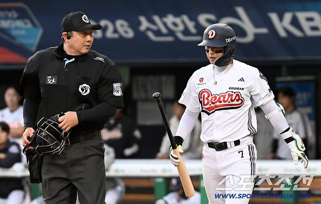 박찬호가 인사를 할 수 있도록 순간 센스를 발휘한 정종수 주심의 배력도 빛났다.