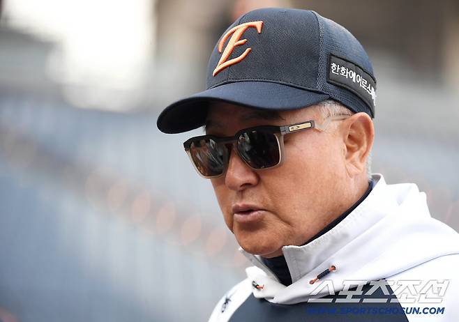 2일 대전 한화생명볼파크에서 열리는 한화와 KT의 경기. 인터뷰하고 있는 한화 김경문 감독. 대전=송정헌 기자songs@sportschosun.com/2026.04.02/