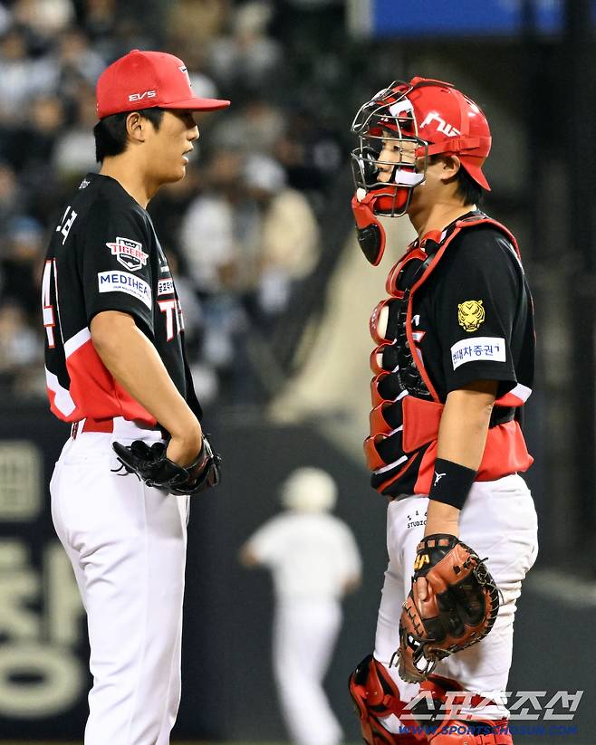 17일 잠실구장에서 열린 두산과 KIA의 경기. KIA 이의리, 주효상 배터리가 숨을 고르고 있다. 잠실=박재만 기자 pjm@sportschosun.com/2026.04.17/