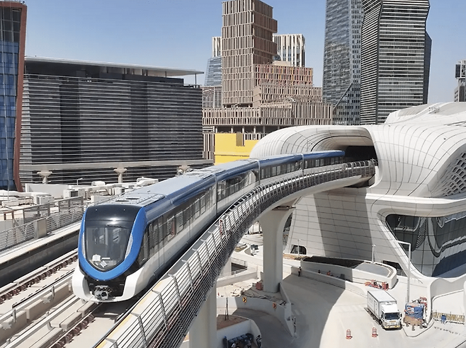 리야드 메트로는 전 노선 무인 운전으로 운영된다. 세계에서 가장 긴 무인 운전 도시철도이다. 리야드 메트로