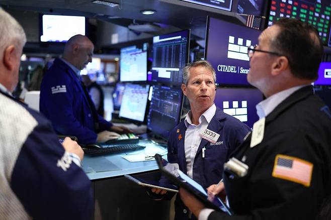 뉴욕 증시가 17일(현지시간) 이란 전쟁 종전 기대감 속에 사흘째 사상 최고 행진을 이어갔다. AFP 연합