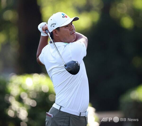 2026년 미국프로골프(PGA) 투어 시그니처 대회인 RBC 헤리티지 대회에 출전한 김시우 프로가 2라운드에서 경기하는 모습이다. 사진제공=ⓒAFPBBNews = News1 (사진을 무단으로 사용하지 마십시오.)