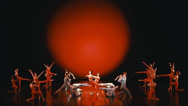 베자르가 1970년 안무한 ‘불새’. [사진 베자르 발레 로잔]