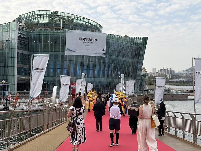 지난 4월 17일 서울 세빛섬에서 열린 방한 럭셔리 관광 활성화를 위한 전략적 업무협약(MOU)/ 사진=권효정 여행+ 기자