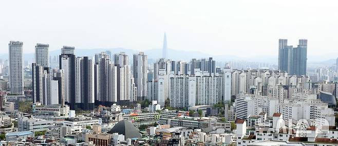 [서울=뉴시스] 최진석 기자 = 서울 아파트 단지의 모습 2026.04.14. myjs@newsis.com