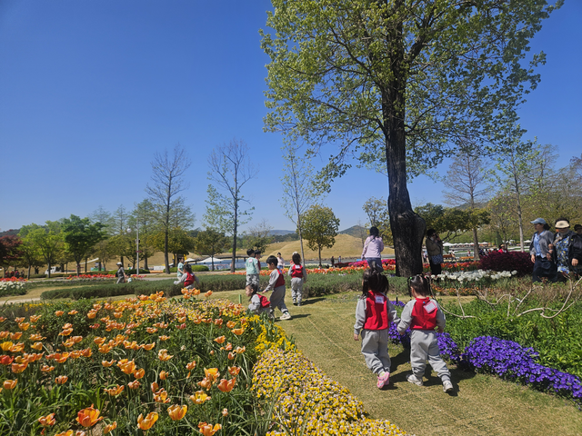 소풍 온 유치원생.