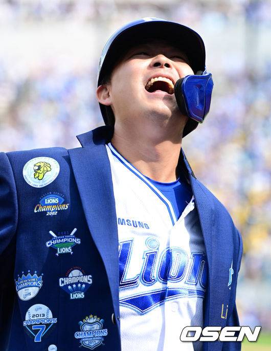 [OSEN=대구, 지형준 기자] 18일 대구삼성라이온즈파크에서 2026 신한 SOL KBO리그 삼성 라이온즈와 LG 트윈스의 경기가 열렸다.7연승에 도전하는 삼성은 잭 오러클린, LG는 임찬규가 선발로 나섰다.4회말 1사 1,2루에서 삼성 전병우가 우월 스리런포를 날리며 기뻐하고 있다. 2026.04.18&nbsp;/ jpnews@osen.co.kr