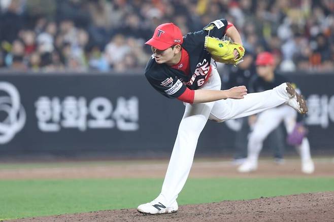 ▲ 임시 마무리 보직을 성공적으로 수행하며 정식 마무리 승격 가능성을 살려두고 있는 성영탁 ⓒKIA타이거즈