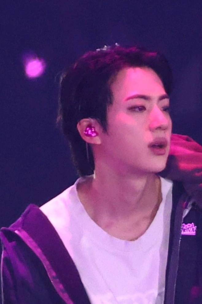 'JIN RETURNS TO JINLAND' 방탄소년단 진, 일본에서도 환상적 라이브·압도적 인기