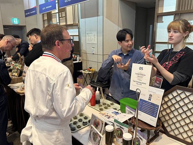 MCF 외국인 부스 관람 [해양수산부 제공. 재판매 및 DB 금지]