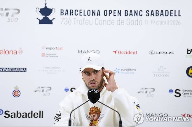 바르셀로나오픈에서 2회전 기권 의사를 밝히는 알카라스 [EPA=연합뉴스]