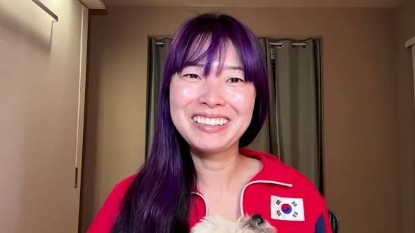 친부모에게 전하고 싶은 말을 한국어로 연습해 이야기하는 문정현 씨