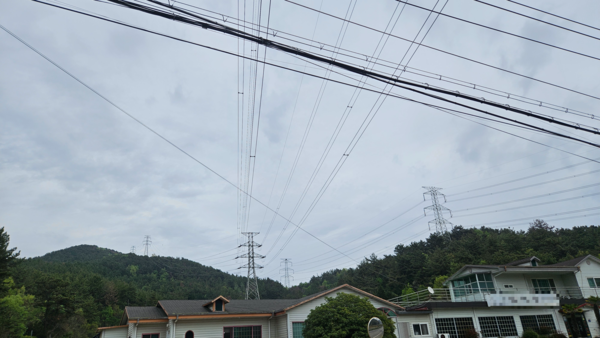 고성군 하이면 송전선로 모습. /정봉화 기자