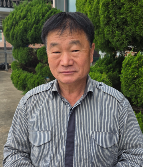 35년째 이장을 하고 있는 신흥2리 장기억 이장. <정운홍 기자>