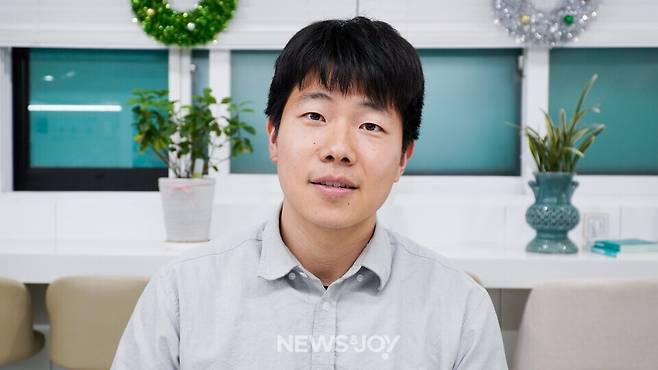 이제혁 전도사는 찬양처럼 교회와 세상을, 이웃과 이웃을 잇는 사역을 꿈꾼다. 그는 한국교회가 청년들과 소외된 이웃에게 '열린 공간'이 되어야 한다고 강조했다. 뉴스앤조이 안디도