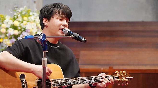 예배 이후 배희관 교사의 특강 및 연주가 이어졌다. 뉴스앤조이 엄태빈