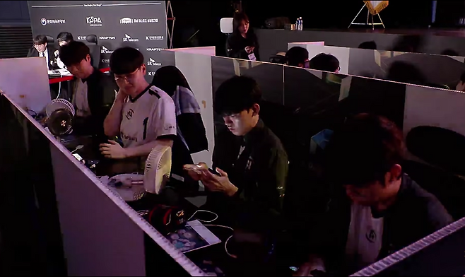 KEL(2026 대한민국 e스포츠 리그) 배틀그라운드 모바일 본선 2일차 매치2 경기서 치킨을 획득한 FN 세종.