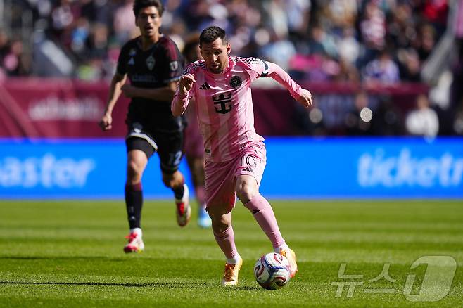 인터 마이애미 공격수 리오넬 메시가 19일(한국시간) 열린 2026 MLS 콜로라도 래피즈와 원정 경기에서 2골을 터뜨렸다. ⓒ 로이터=뉴스1