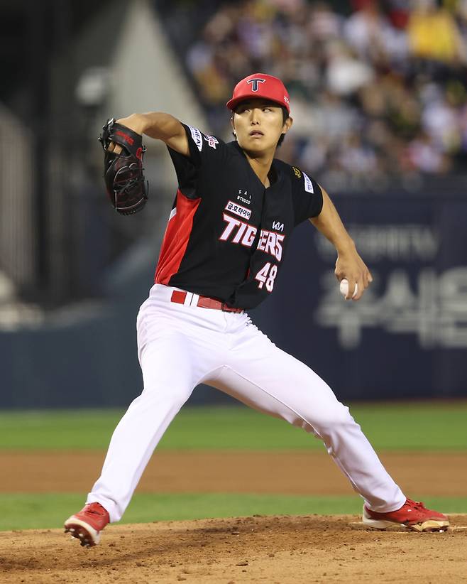 KIA 이의리가 17일 잠실구장에서 열린 2026 KBO리그 정규시즌 두산과 경기에 선발 등판해 힘차게 공을 던지고 있다. 사진 | KIA 타이거즈