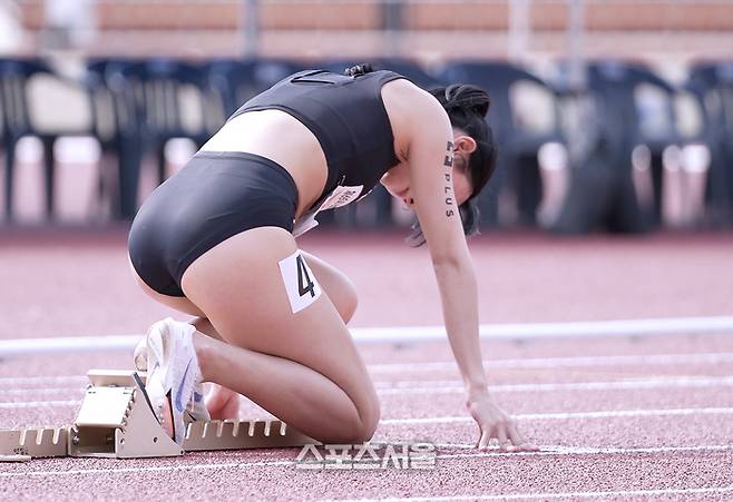 ‘육상 카리나’ 김민지, 진도군 명예 걸고 200m 동메달 획득