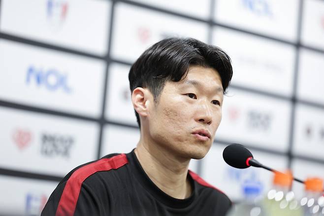 사전 기자회견에 임하고 있는 박지성. /사진=슛포러브