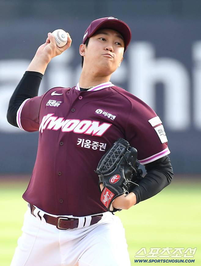 18일 수원 케이티위즈파크에서 열린 KT와 키움의 경기. 선발 투구하고 있는 키움 안우진. 수원=송정헌 기자songs@sportschosun.com/2026.04.18/