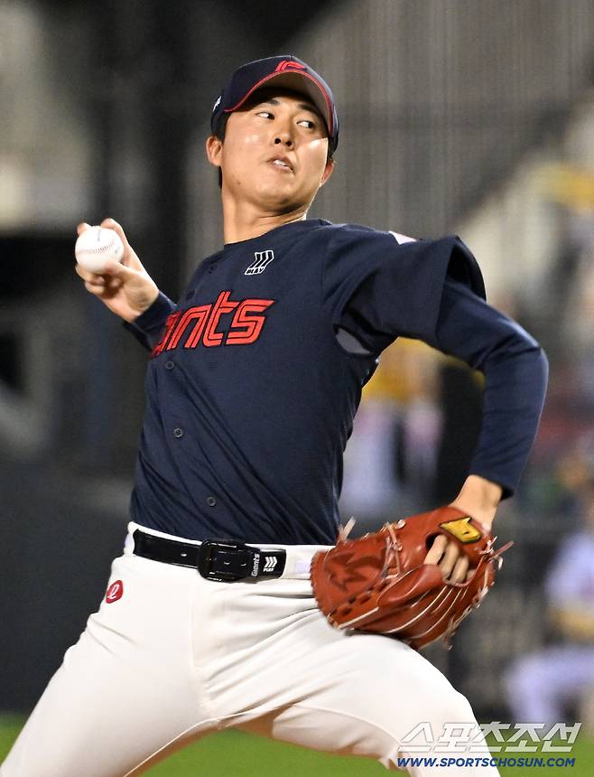 16일 잠실구장에서 열린 LG와 롯데의 경기. 롯데 쿄야마가 역투하고 있다. 잠실=박재만 기자 pjm@sportschosun.com/2026.04.16/