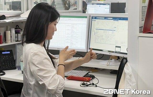 수어 상담을 시연하는 강영지 KTis 수어상담사 (사진=지디넷코리아)