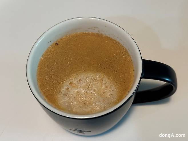 네스프레소 멜로지오 커피캡슐 추출. 김상준 기자 ksj@donga.com