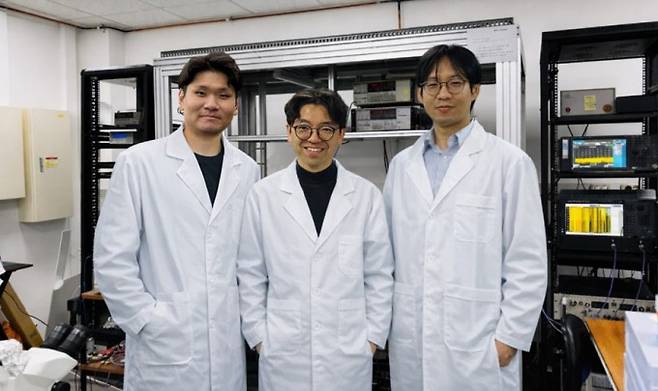 왼쪽부터 유무진 KAIST 박사후연구원, 김갑진 교수, 박민규 연구교수. KAIST 제공