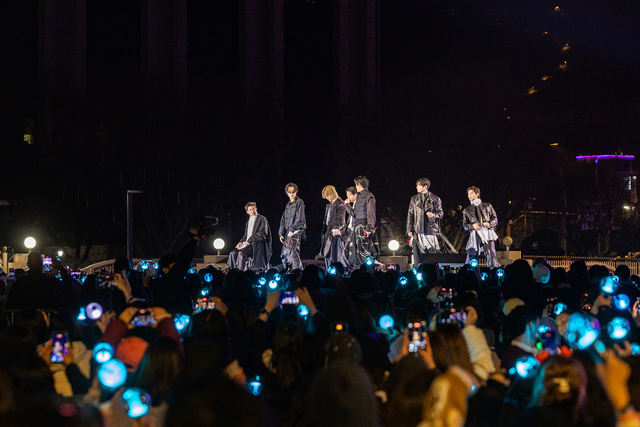 그룹 방탄소년단(BTS)이 지난달 21일 서울 광화문 광장에서 정규 5집 '아리랑(ARIRANG)' 발매를 기념해 무료 공연 'BTS 컴백 라이브: 아리랑'을 열고 있다. 넷플릭스 제공